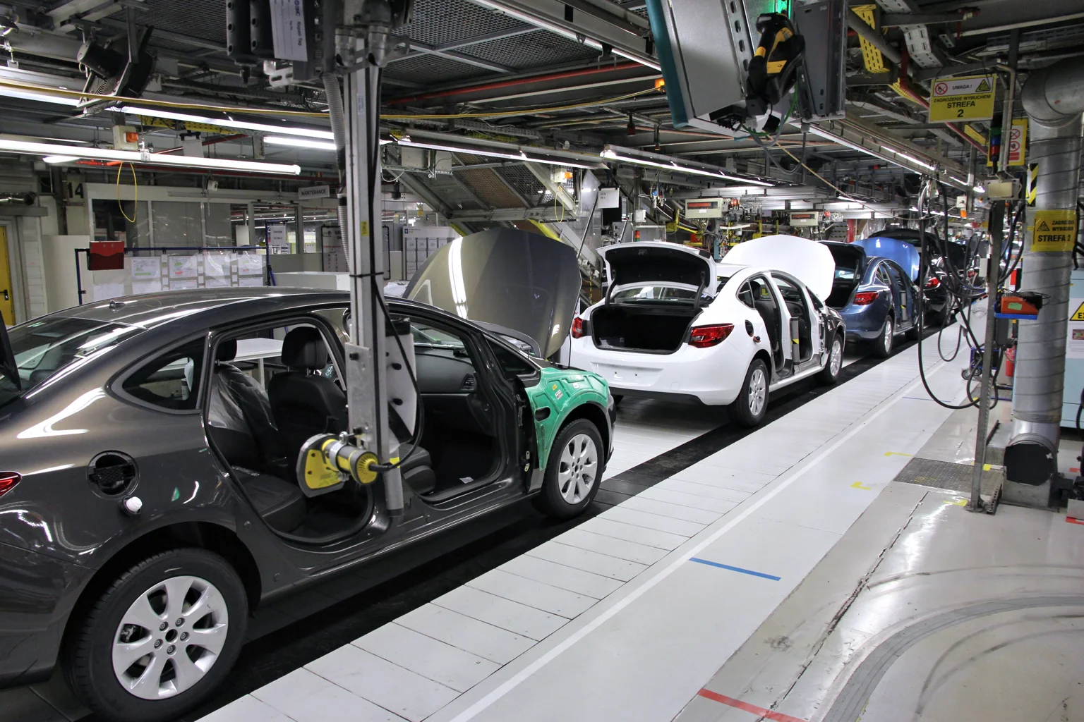 Fahrzeugmontage in einer realen Fabrik